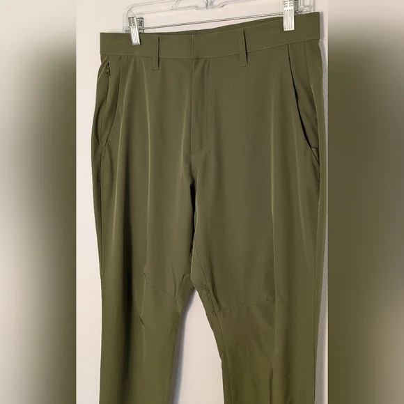 Fabletics Men The Only Pants sz 32*30 Straight Leg Olive Green Golf Performance - Picture 3 of 14